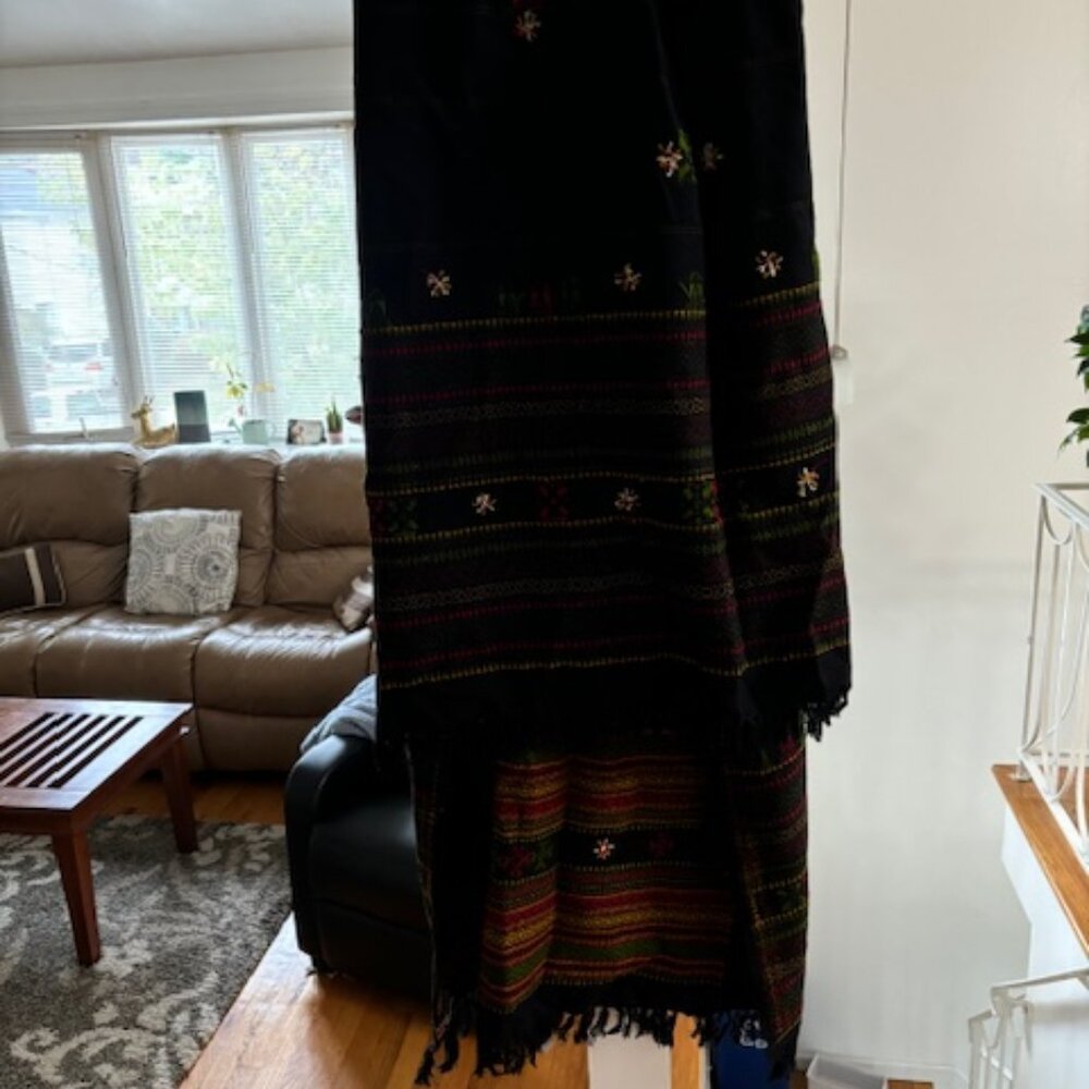 WOMANS OSWAL SHAWL ONE SIZE      R